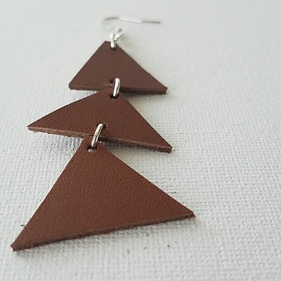 Boho brown leather triangle dangle earrings - Picture 3 of 3